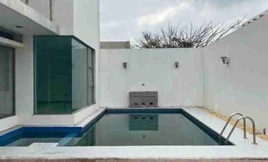 Residencia con alberca  en VENTA ubicada en Fraccionamiento Paraiso, Coatzacoalcos, Ver.
