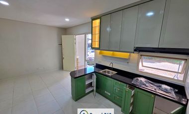 Jual Rumah Renovasi Rapi Siap Huni Sevilla Park BSD Tangerang SPR03