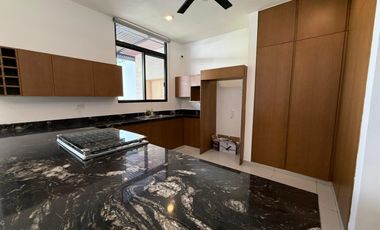 Casa de 4 recámaras en las Fincas Cholul