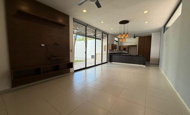 Casa de 4 recámaras en las Fincas Cholul