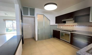 RENTA DE CASA EN VILLA TOSCANA EN FRENTE DE PARQUE 2000