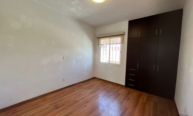 RENTA DE CASA EN VILLA TOSCANA EN FRENTE DE PARQUE 2000