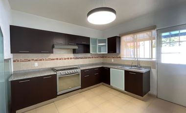 RENTA DE CASA EN VILLA TOSCANA EN FRENTE DE PARQUE 2000