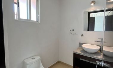 RENTA DE CASA EN VILLA TOSCANA EN FRENTE DE PARQUE 2000