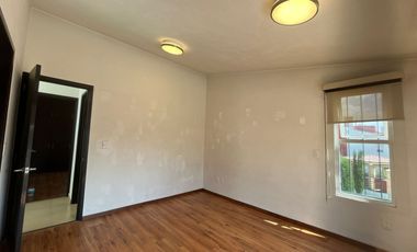 RENTA DE CASA EN VILLA TOSCANA EN FRENTE DE PARQUE 2000