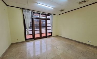 Disewakan Rumah Usaha 2 Lantai, Jl Raya Taman Gandaria Jaksel, Sederet Mall Gandaria City, 750Jt/Th Nego