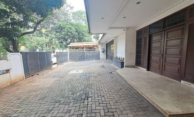 Disewakan Rumah Usaha 2 Lantai, Jl Raya Taman Gandaria Jaksel, Sederet Mall Gandaria City, 750Jt/Th Nego