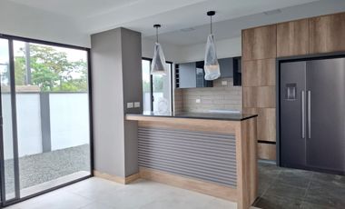 VENTA DE CASA EN URB. FLORESTA 4