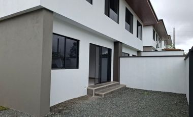 VENTA DE CASA EN URB. FLORESTA 4