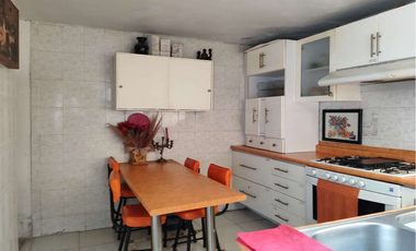 CASA EN VENTA VIVEROS DE LA LOMA PARA RENOVAR