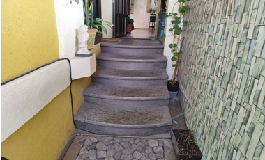 CASA EN VENTA VIVEROS DE LA LOMA PARA RENOVAR