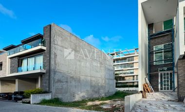 Terreno Habitacional en Venta, La Marina, Puerto Cancún