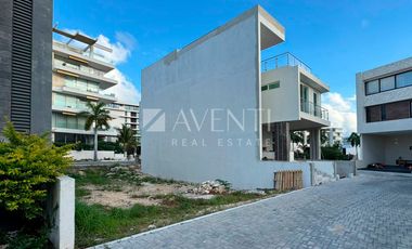 Terreno Habitacional en Venta, La Marina, Puerto Cancún