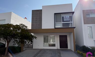 SE RENTA AMPLIA CASA EN QUERETARO JURIQUILLA ALBERCA VIG. 24 HRS. FOGATERO