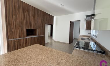 SE RENTA AMPLIA CASA EN QUERETARO JURIQUILLA ALBERCA VIG. 24 HRS. FOGATERO