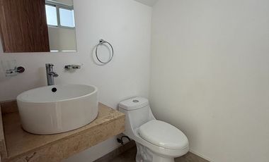 SE RENTA AMPLIA CASA EN QUERETARO JURIQUILLA ALBERCA VIG. 24 HRS. FOGATERO