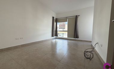 SE RENTA AMPLIA CASA EN QUERETARO JURIQUILLA ALBERCA VIG. 24 HRS. FOGATERO