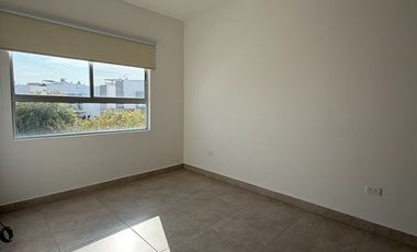 SE RENTA AMPLIA CASA EN QUERETARO JURIQUILLA ALBERCA VIG. 24 HRS. FOGATERO