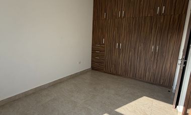 SE RENTA AMPLIA CASA EN QUERETARO JURIQUILLA ALBERCA VIG. 24 HRS. FOGATERO