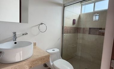 SE RENTA AMPLIA CASA EN QUERETARO JURIQUILLA ALBERCA VIG. 24 HRS. FOGATERO