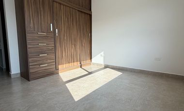 SE RENTA AMPLIA CASA EN QUERETARO JURIQUILLA ALBERCA VIG. 24 HRS. FOGATERO