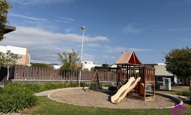 SE RENTA AMPLIA CASA EN QUERETARO JURIQUILLA ALBERCA VIG. 24 HRS. FOGATERO