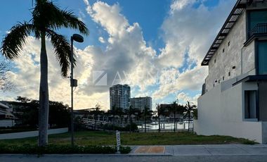 Terreno Habitacional en Venta, La Marina, Puerto Cancún