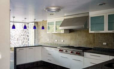 Residencia de lujo en jardínes del Pedregal.