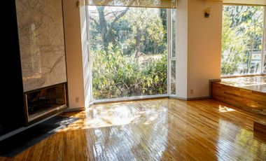 Residencia de lujo en jardínes del Pedregal.