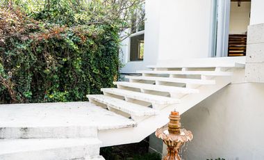 Residencia de lujo en jardínes del Pedregal.