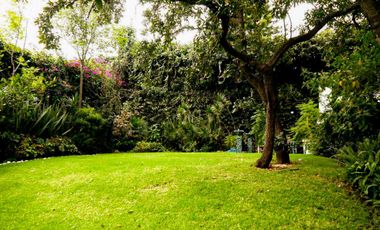 Residencia de lujo en jardínes del Pedregal.