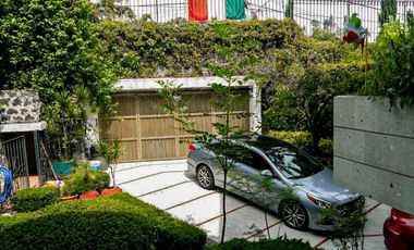 Residencia de lujo en jardínes del Pedregal.