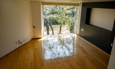 Residencia de lujo en jardínes del Pedregal.