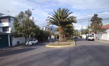 CASA EN VENTA URB. EL CONDADO