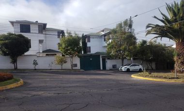 CASA EN VENTA URB. EL CONDADO