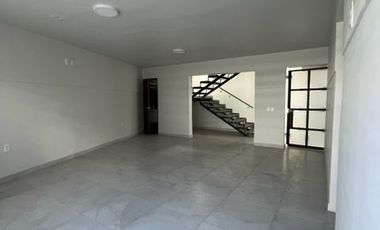 Casa en renta seminueva en Jardines del Bosque en calle normal 3 recámaras