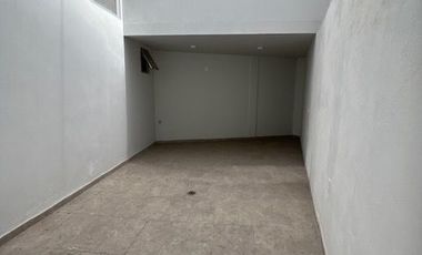 Casa en renta seminueva en Jardines del Bosque en calle normal 3 recámaras