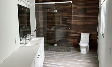 Casa en renta seminueva en Jardines del Bosque en calle normal 3 recámaras