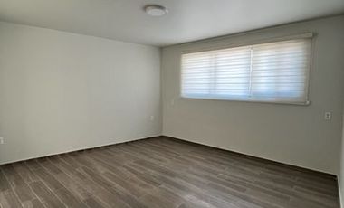 Casa en renta seminueva en Jardines del Bosque en calle normal 3 recámaras