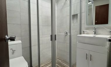 Casa en renta seminueva en Jardines del Bosque en calle normal 3 recámaras