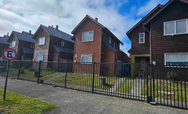 Arrienda casa frente a colegio en Jardin Austral