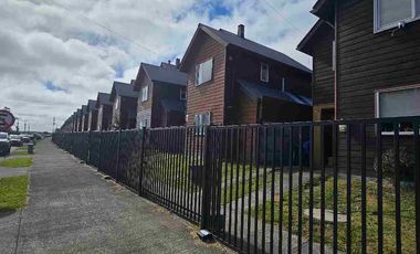 Arrienda casa frente a colegio en Jardin Austral