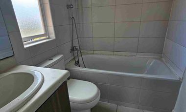 Arrienda casa frente a colegio en Jardin Austral