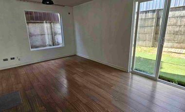 Arrienda casa frente a colegio en Jardin Austral