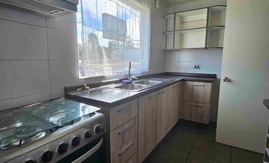 Arrienda casa frente a colegio en Jardin Austral