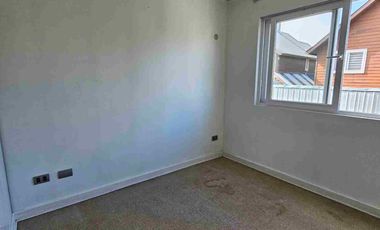 Arrienda casa frente a colegio en Jardin Austral