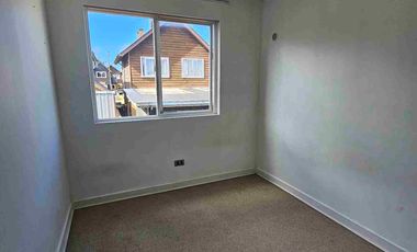 Arrienda casa frente a colegio en Jardin Austral