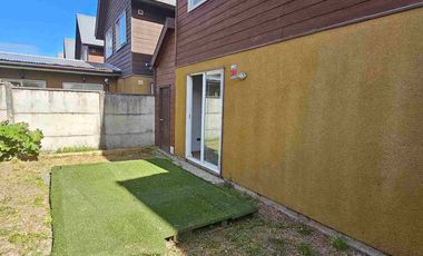 Arrienda casa frente a colegio en Jardin Austral