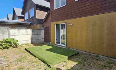 Arrienda casa frente a colegio en Jardin Austral