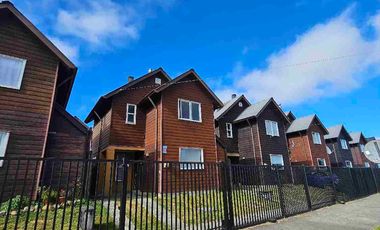 Arrienda casa frente a colegio en Jardin Austral